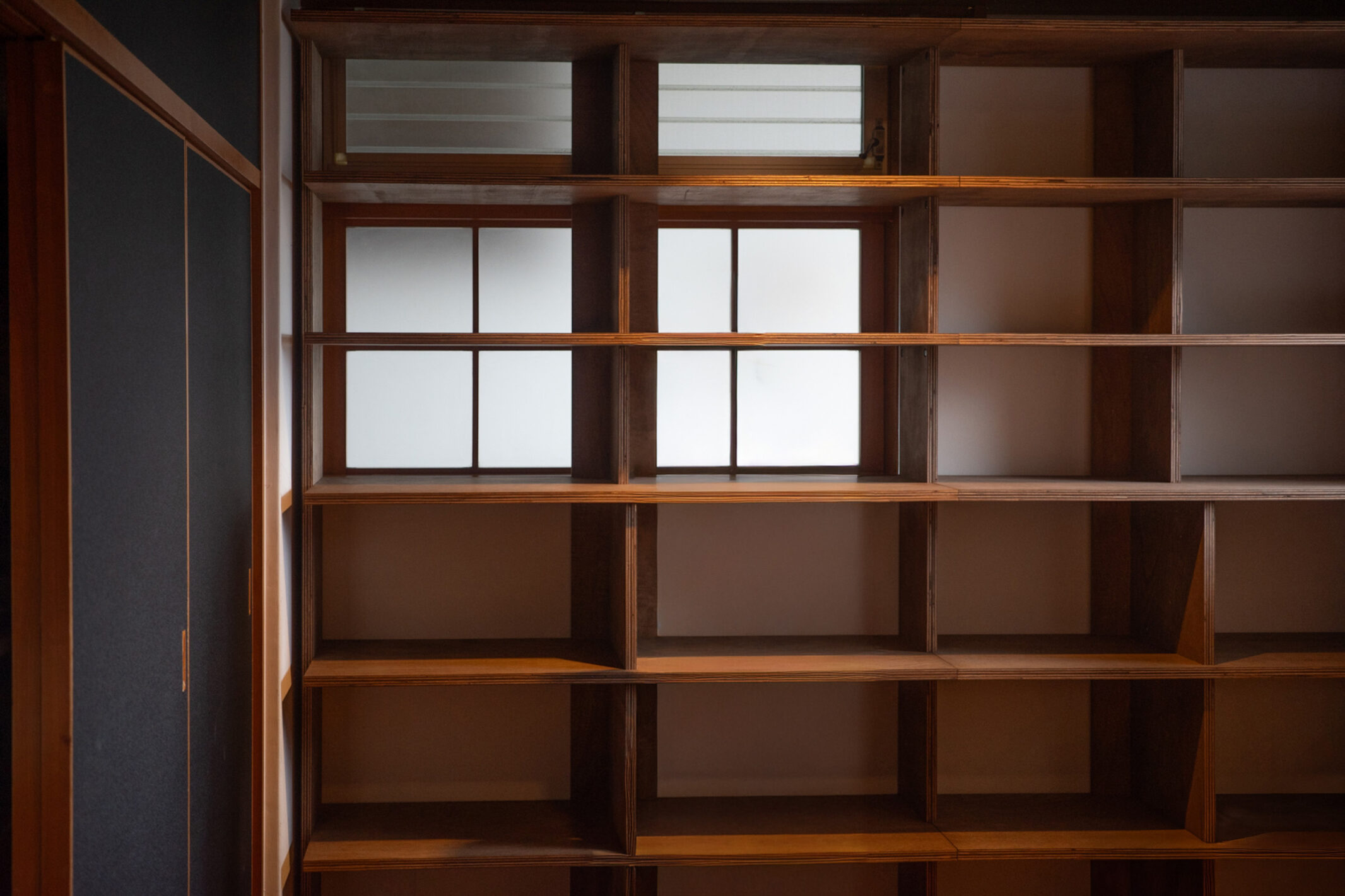 FRAGILE BOOKS 特注本棚